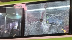 双层巴士上层车窗破裂 SMRT：遭人掷瓶