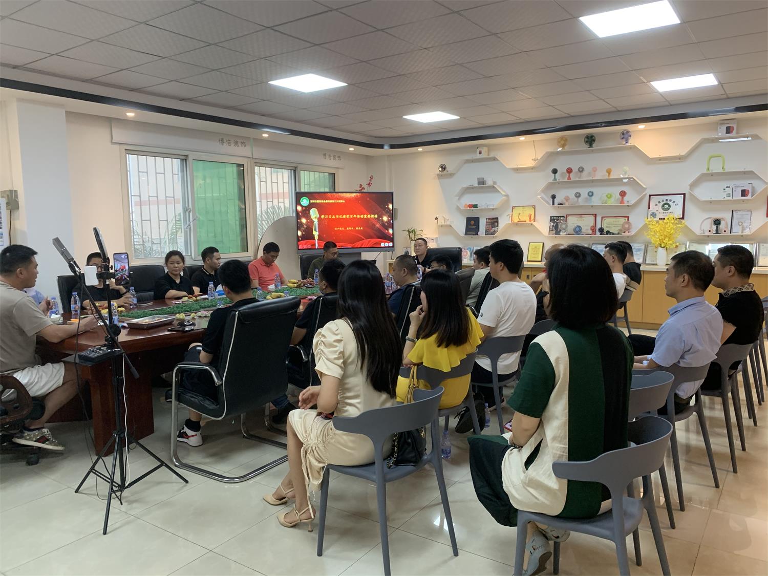 【深圳市鄱阳鄱阳】紧跟党的步伐 服务会员企业---我会召开第四届第三次理事会(图1) 微信图片_20210719092441.jpg