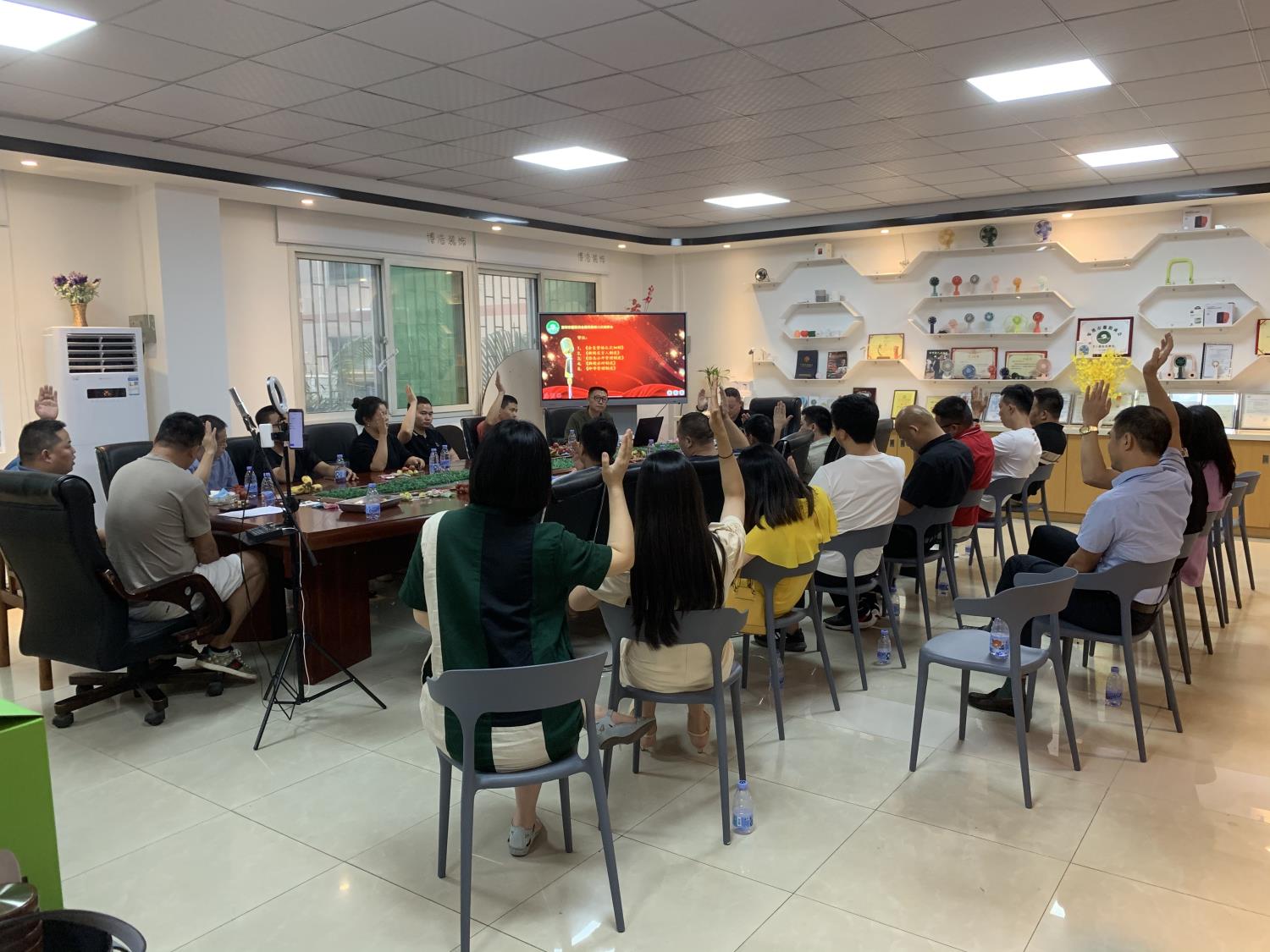 【深圳市鄱阳鄱阳】紧跟党的步伐 服务会员企业---我会召开第四届第三次理事会(图6) 微信图片_20210719092558.jpg